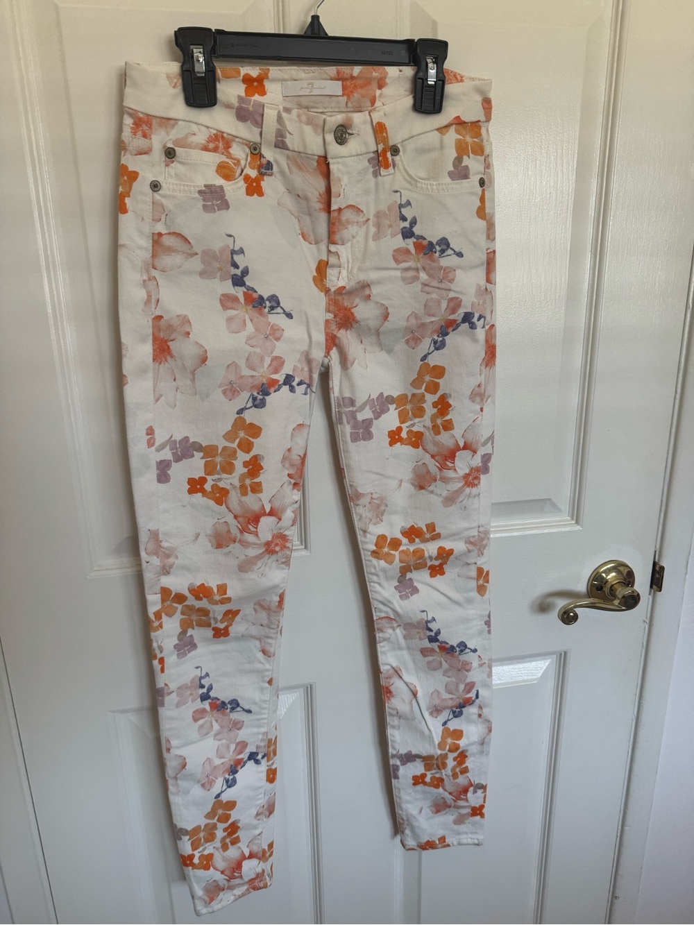 NWOT 7 for All Mankind jeans size 25. Gorgeous flowered pattern. 27" inseam.
